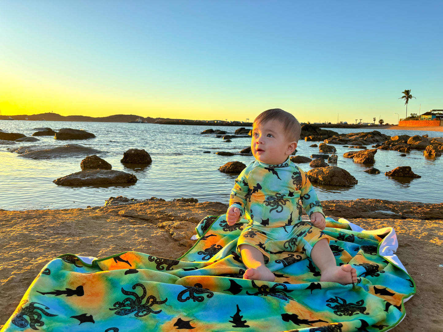 RETAIL - Towel - The Shallows