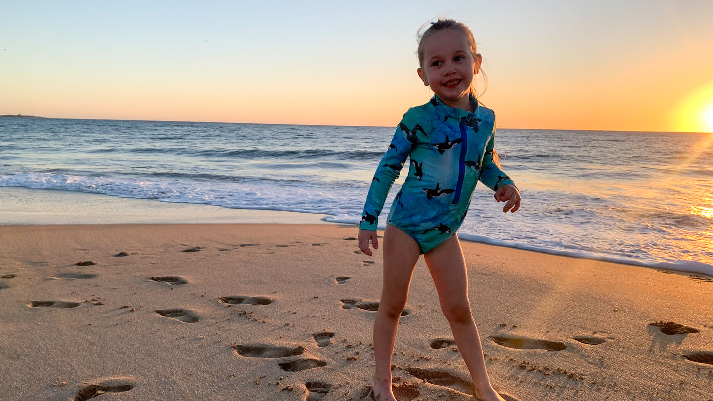 Girls bathers - Orcas of the Gulf