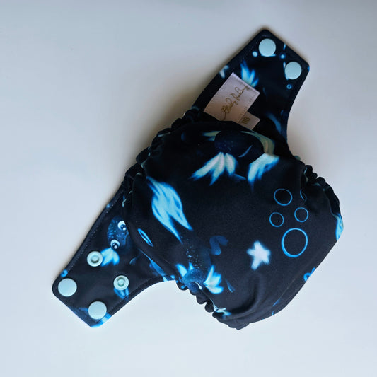 Modern Cloth Nappy - Glowing Axolotl (black)